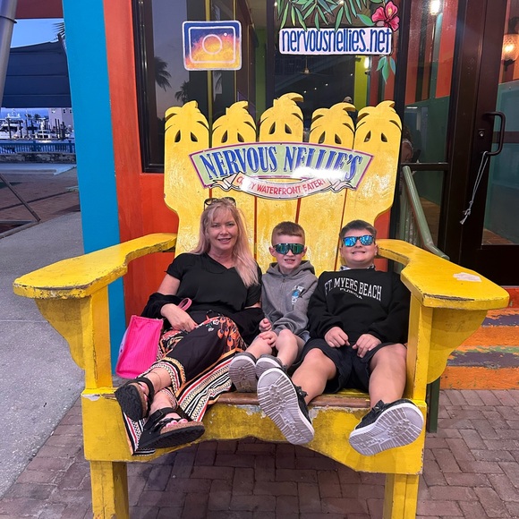 Meet your Posher, Leilani - Picture 3 of 15